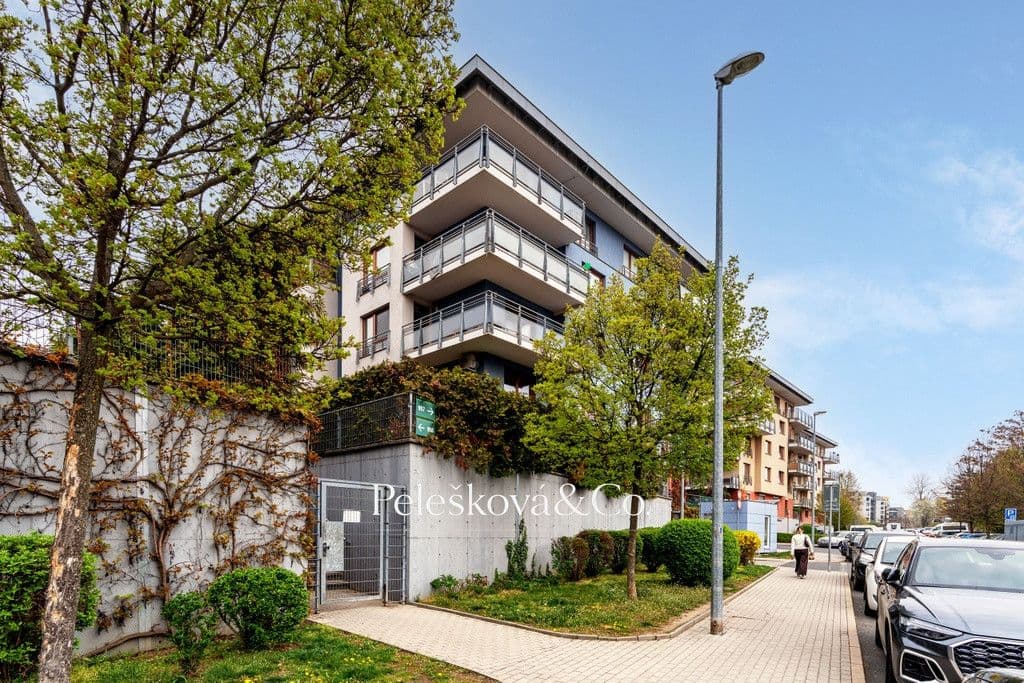 Prenájom garáže 18 m², Praha, Praha Prenájom garáže 18 m², Praha, Praha