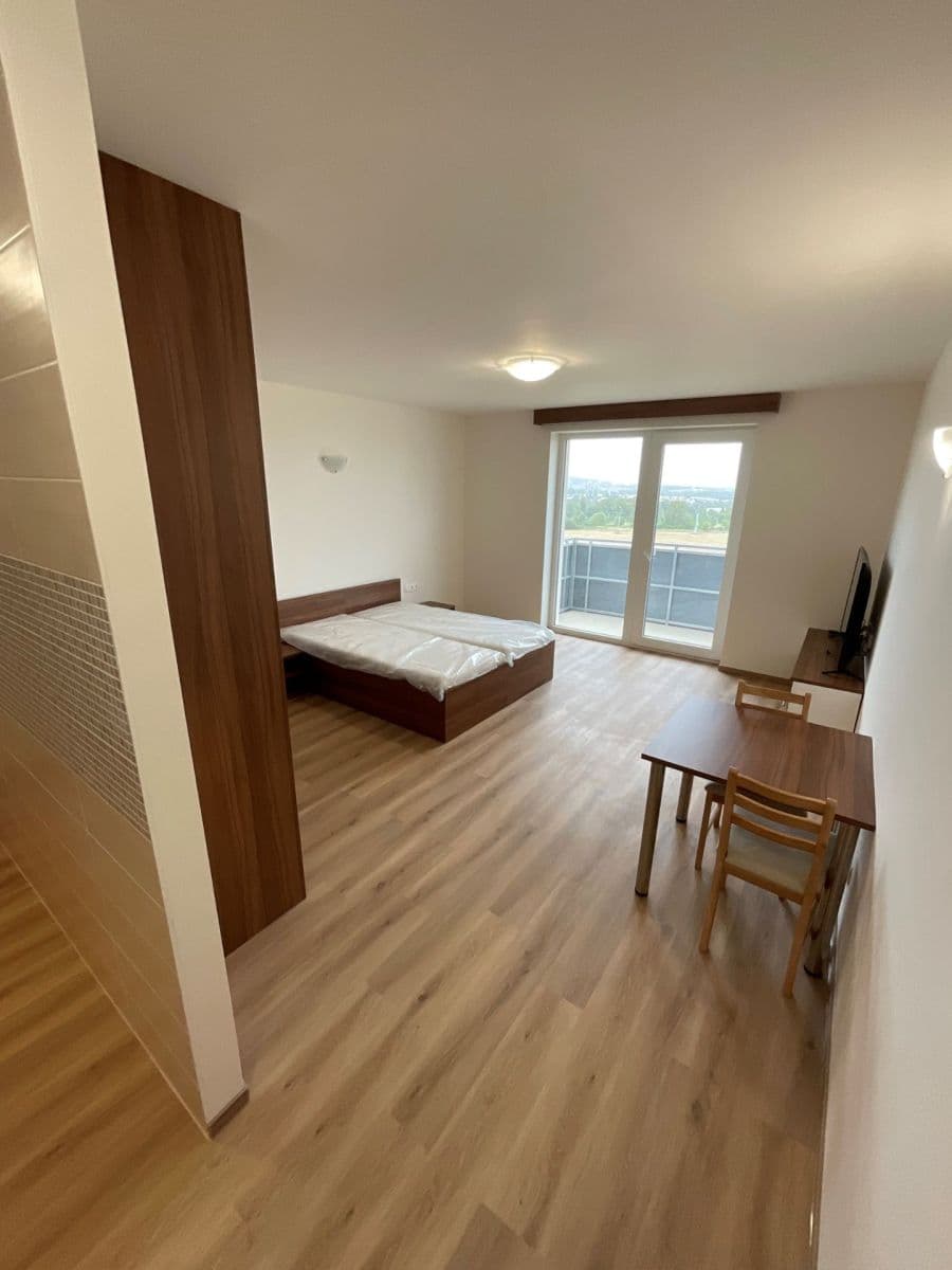 Prenájom bytu 1-izbový 40 m², Žitavská, Jihlava, Kraj Vysočina Prenájom bytu 1-izbový 40 m², Žitavská, Jihlava, Kraj Vysočina
