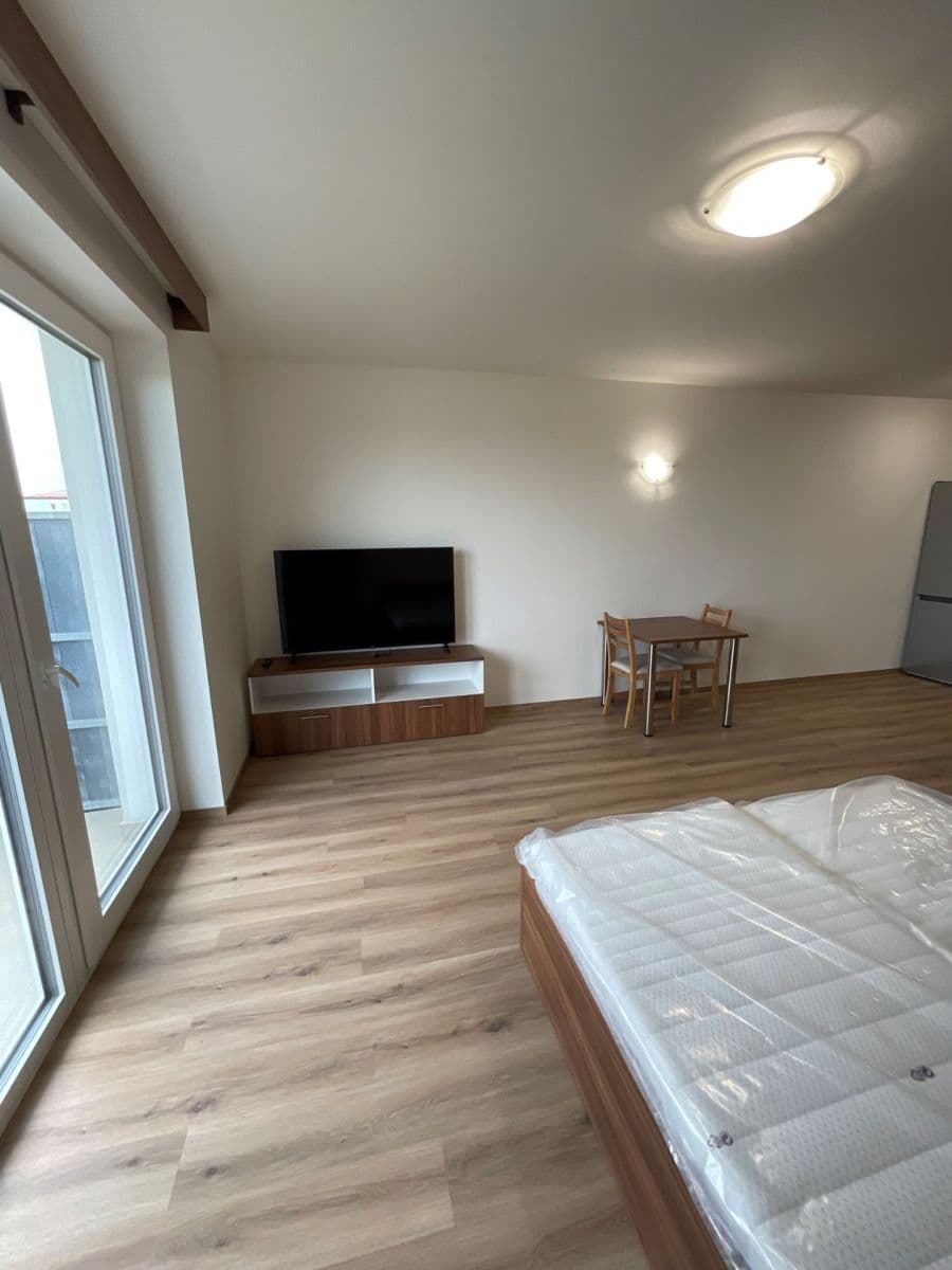 Prenájom bytu 1-izbový 40 m², Žitavská, Jihlava, Kraj Vysočina Prenájom bytu 1-izbový 40 m², Žitavská, Jihlava, Kraj Vysočina