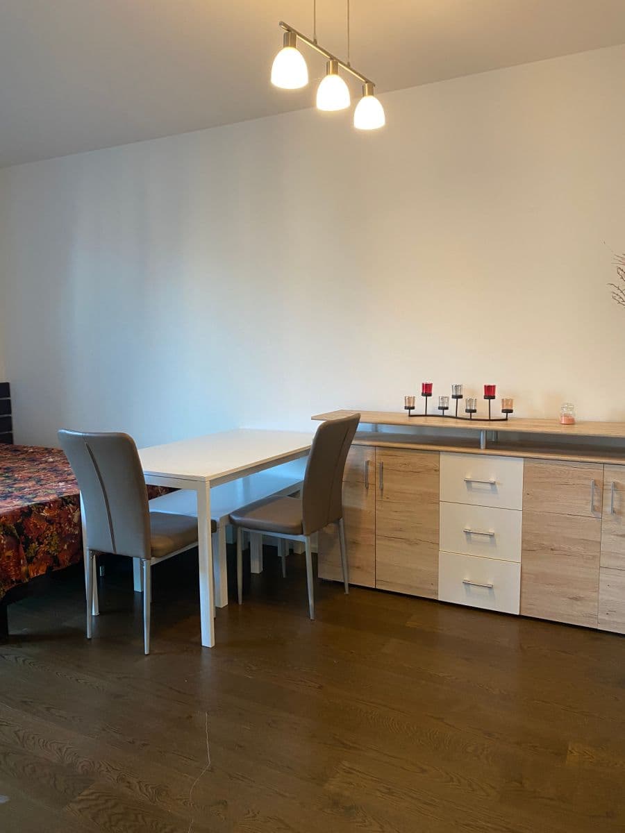 Prenájom bytu 1-izbový 35 m², Altajská, Praha, Praha Prenájom bytu 1-izbový 35 m², Altajská, Praha, Praha