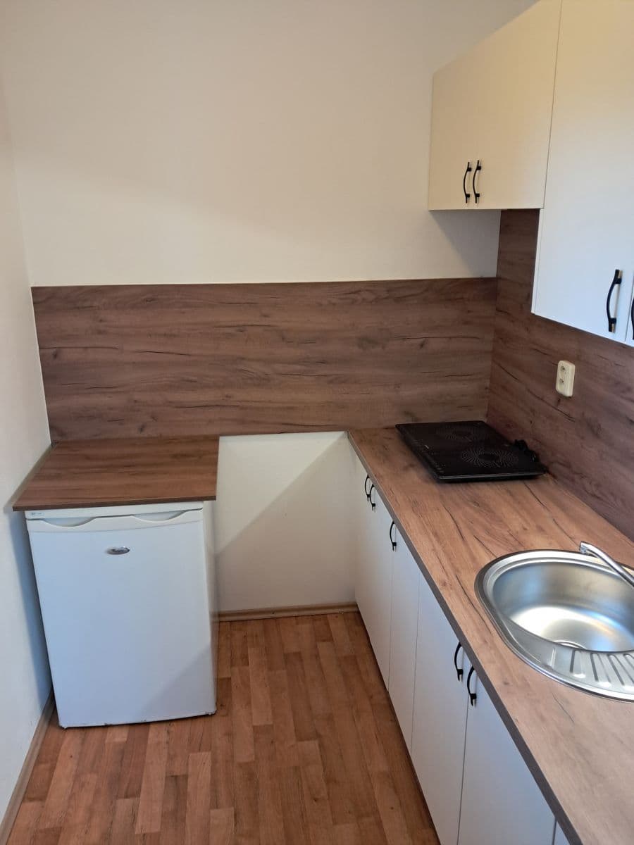 Prenájom bytu 1-izbový 40 m², Ďáblická, Praha, Praha Prenájom bytu 1-izbový 40 m², Ďáblická, Praha, Praha