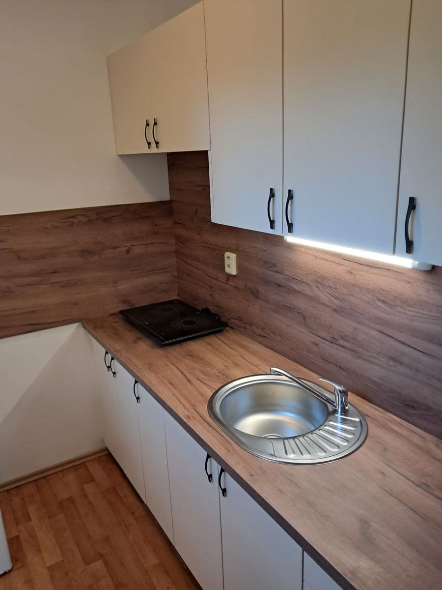 Prenájom bytu 1-izbový 40 m², Ďáblická, Praha, Praha Prenájom bytu 1-izbový 40 m², Ďáblická, Praha, Praha