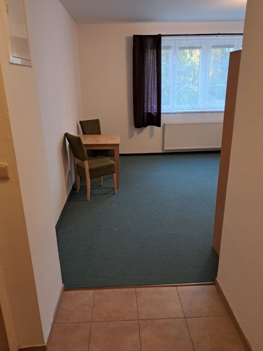 Prenájom bytu 1-izbový 40 m², Ďáblická, Praha, Praha Prenájom bytu 1-izbový 40 m², Ďáblická, Praha, Praha