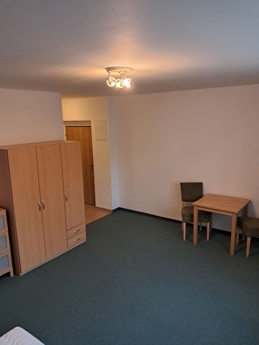 Prenájom bytu 1-izbový 40 m², Ďáblická, Praha, Praha Prenájom bytu 1-izbový 40 m², Ďáblická, Praha, Praha