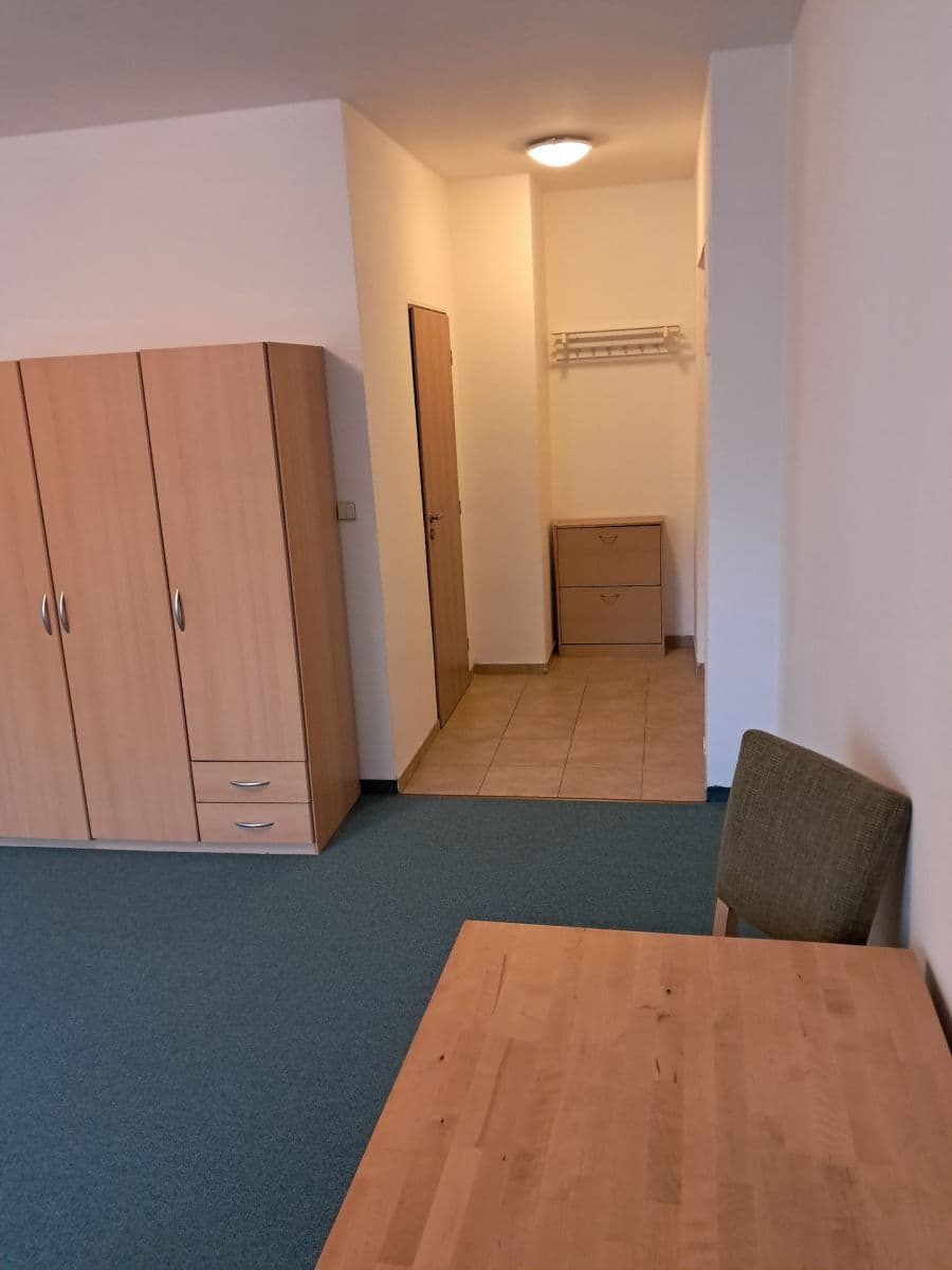 Prenájom bytu 1-izbový 40 m², Ďáblická, Praha, Praha Prenájom bytu 1-izbový 40 m², Ďáblická, Praha, Praha