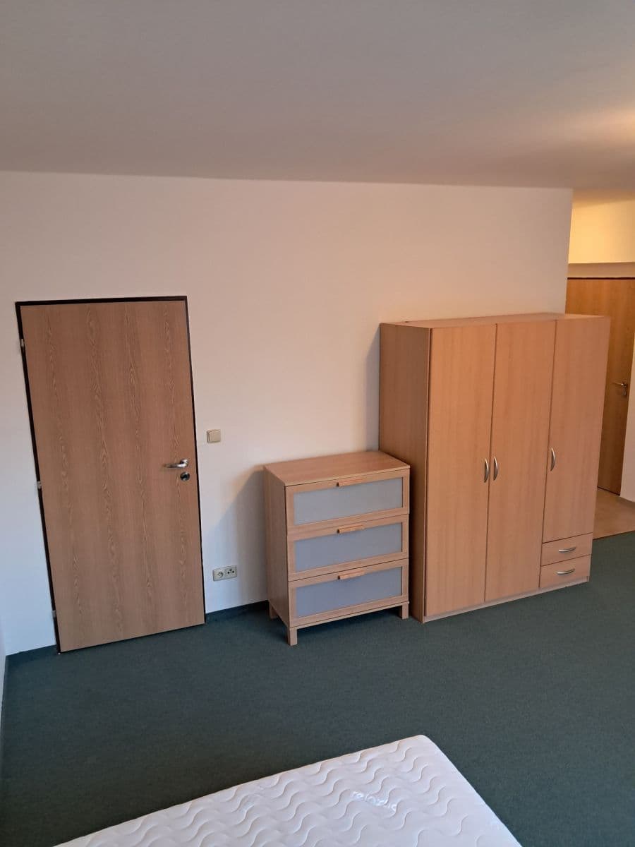 Prenájom bytu 1-izbový 40 m², Ďáblická, Praha, Praha Prenájom bytu 1-izbový 40 m², Ďáblická, Praha, Praha