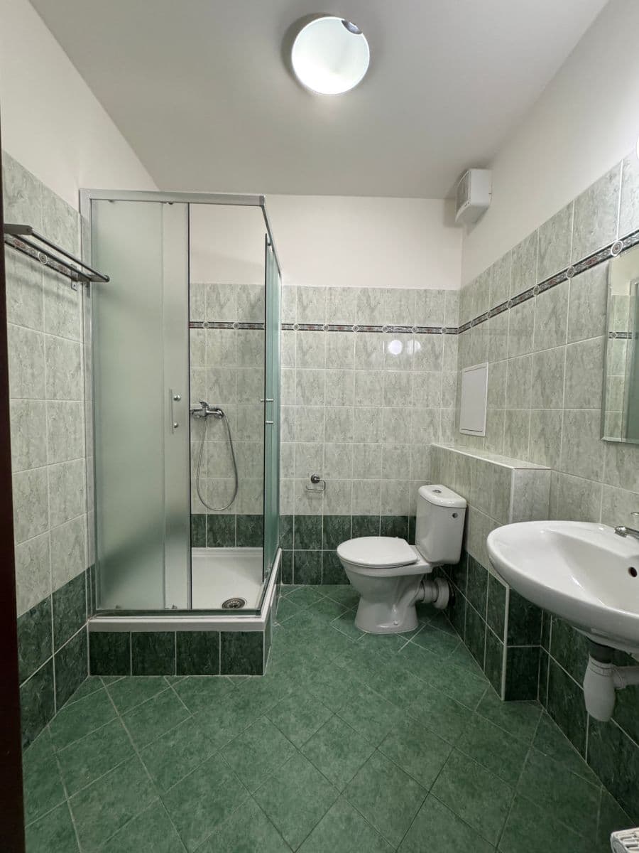 Prenájom bytu 1-izbový 40 m², Ďáblická, Praha, Praha Prenájom bytu 1-izbový 40 m², Ďáblická, Praha, Praha