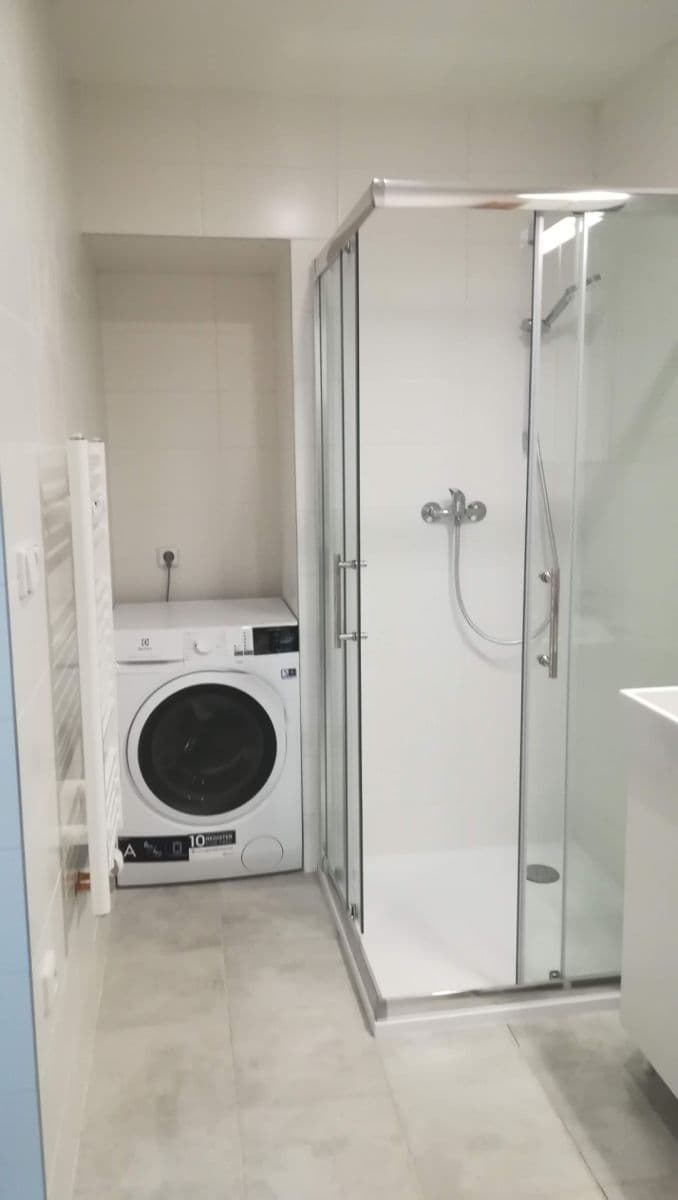 Prenájom bytu 1-izbový 42 m², Šlikova, Praha, Praha Prenájom bytu 1-izbový 42 m², Šlikova, Praha, Praha