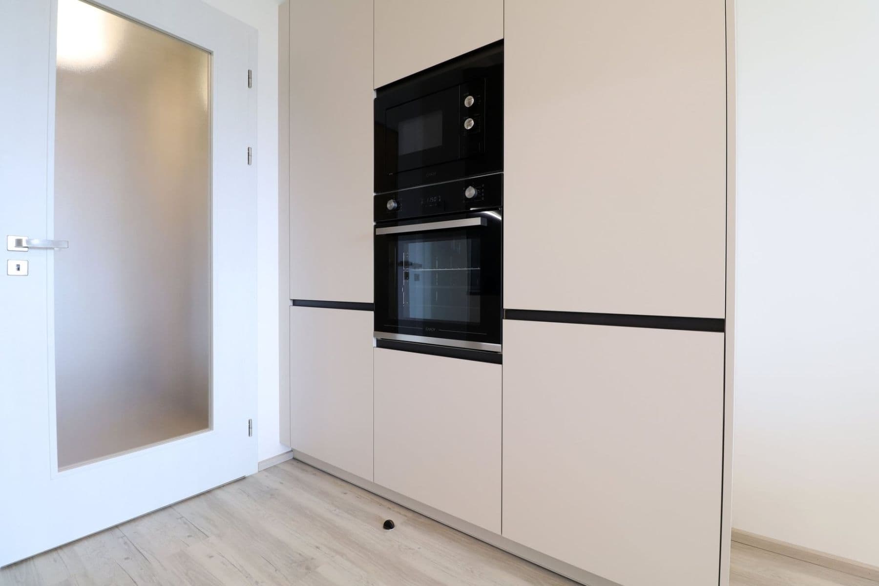 Prenájom bytu 1-izbový 34 m², Výstavní, Praha, Praha Prenájom bytu 1-izbový 34 m², Výstavní, Praha, Praha