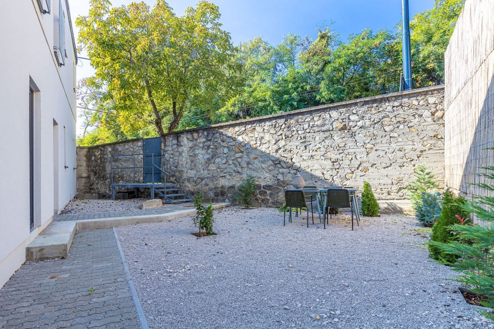 Prenájom bytu 3-izbový 65 m², Podkolibská, Nové Mesto, Bratislavský kraj Prenájom bytu 3-izbový 65 m², Podkolibská, Nové Mesto, Bratislavský kraj