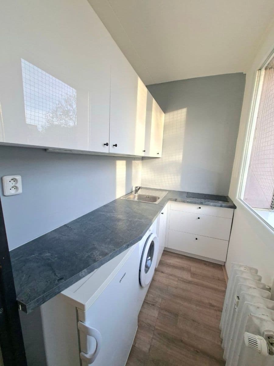 Prenájom bytu 1-izbový 27 m², Novodvorská, Praha, Praha Prenájom bytu 1-izbový 27 m², Novodvorská, Praha, Praha