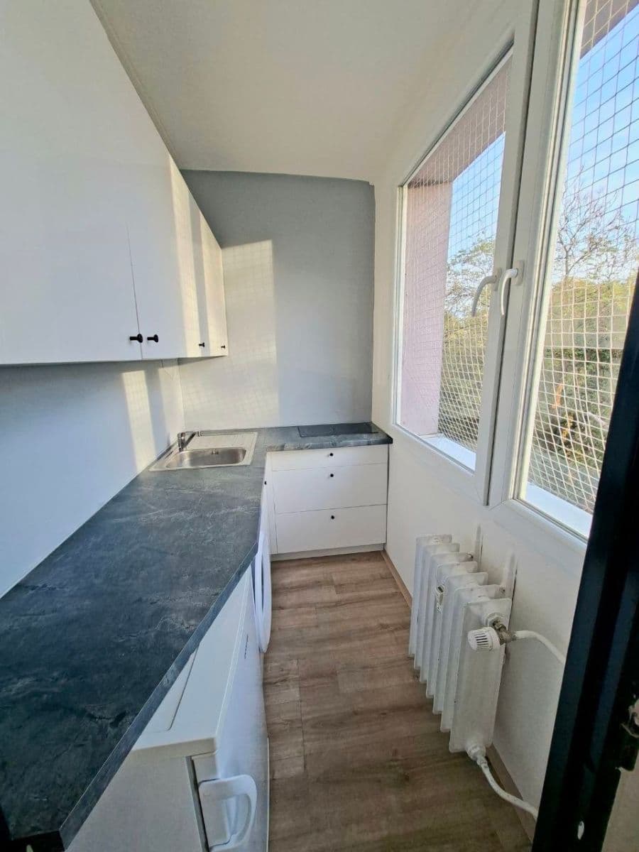 Prenájom bytu 1-izbový 27 m², Novodvorská, Praha, Praha Prenájom bytu 1-izbový 27 m², Novodvorská, Praha, Praha