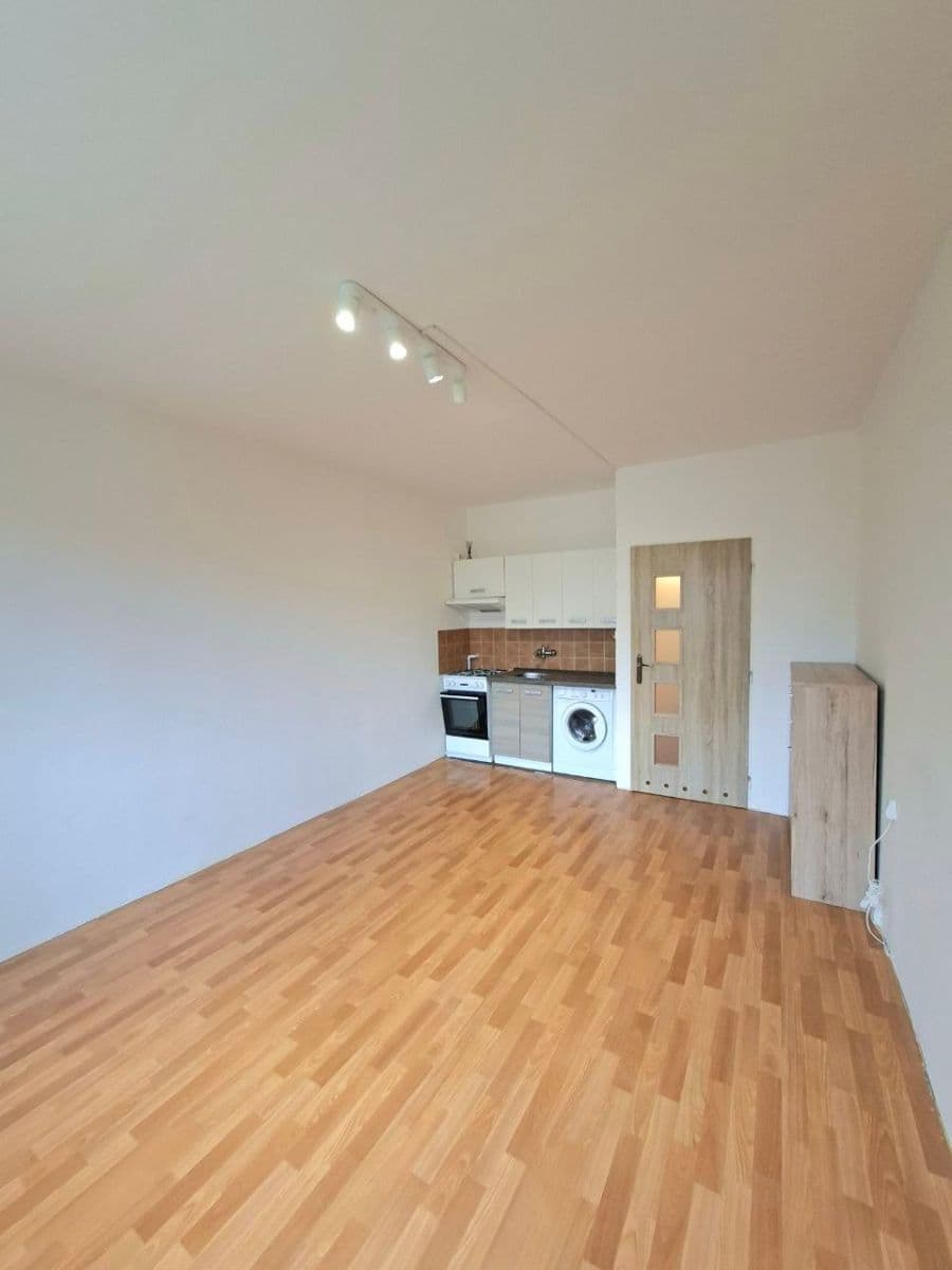 Prenájom bytu 1-izbový 27 m², Počernická, Praha, Praha Prenájom bytu 1-izbový 27 m², Počernická, Praha, Praha