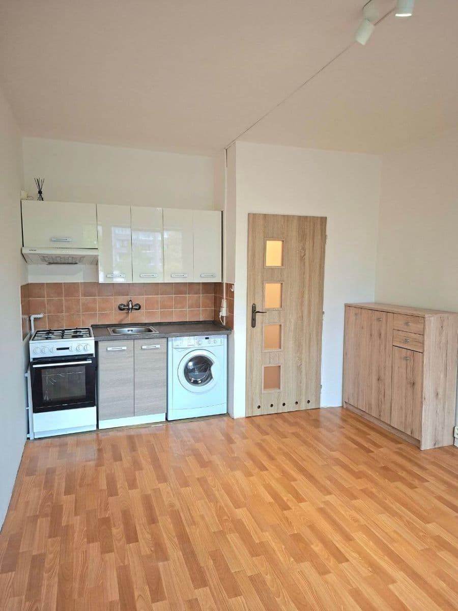 Prenájom bytu 1-izbový 27 m², Počernická, Praha, Praha Prenájom bytu 1-izbový 27 m², Počernická, Praha, Praha