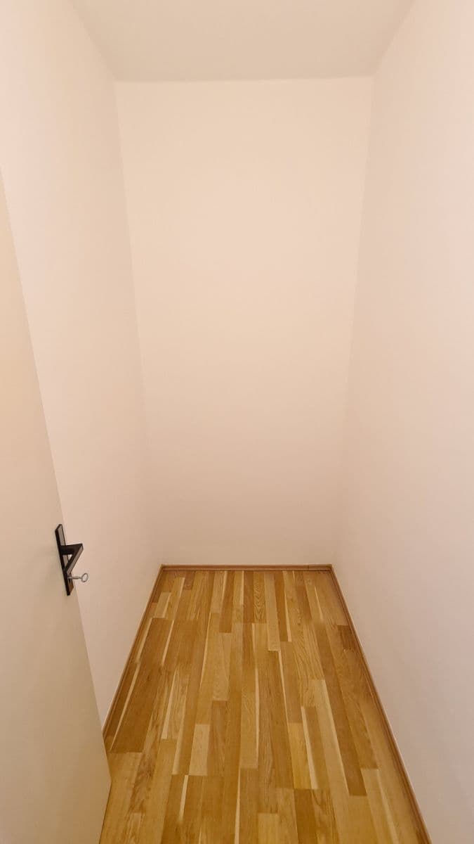 Prenájom bytu 3-izbový 70 m², Pod Pekařkou, Praha, Praha Prenájom bytu 3-izbový 70 m², Pod Pekařkou, Praha, Praha