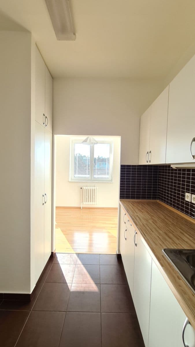 Prenájom bytu 3-izbový 70 m², Pod Pekařkou, Praha, Praha Prenájom bytu 3-izbový 70 m², Pod Pekařkou, Praha, Praha