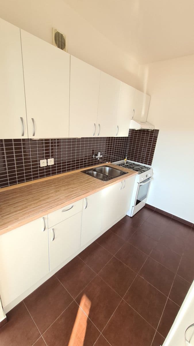 Prenájom bytu 3-izbový 70 m², Pod Pekařkou, Praha, Praha Prenájom bytu 3-izbový 70 m², Pod Pekařkou, Praha, Praha