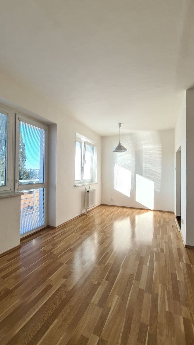 Prenájom bytu 3-izbový 70 m², Pod Pekařkou, Praha, Praha Prenájom bytu 3-izbový 70 m², Pod Pekařkou, Praha, Praha