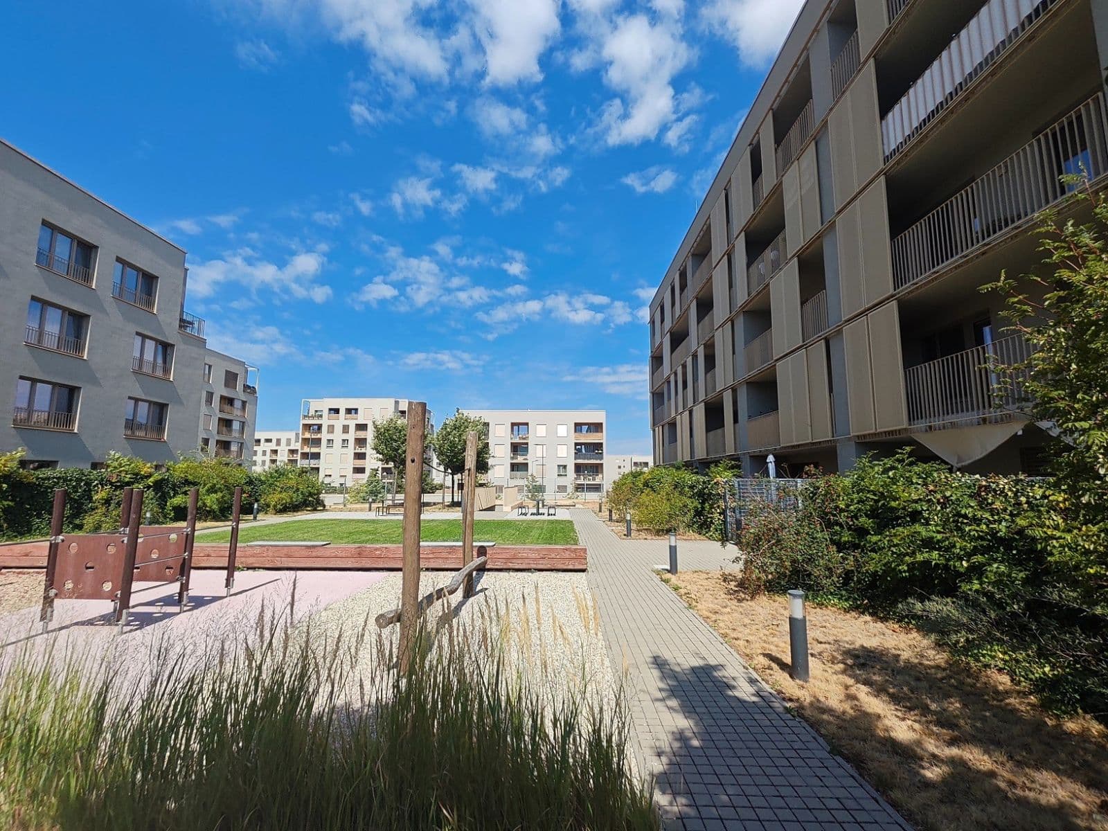 Predaj bytu 2-izbový 84 m², Tomislava P. Kolakoviča, Devínska Nová Ves, Bratislavský kraj Predaj bytu 2-izbový 84 m², Tomislava P. Kolakoviča, Devínska Nová Ves, Bratislavský kraj