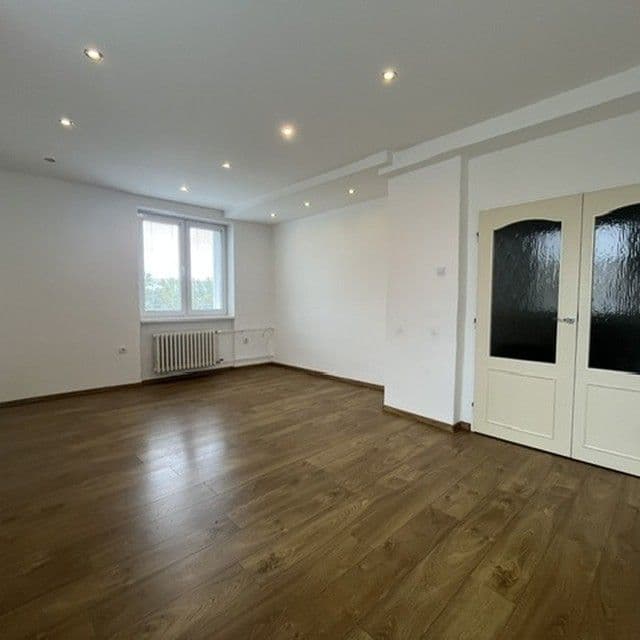 Predaj bytu 3-izbový 84 m², Nábrežná, Trenčín, Trenčiansky kraj Predaj bytu 3-izbový 84 m², Nábrežná, Trenčín, Trenčiansky kraj