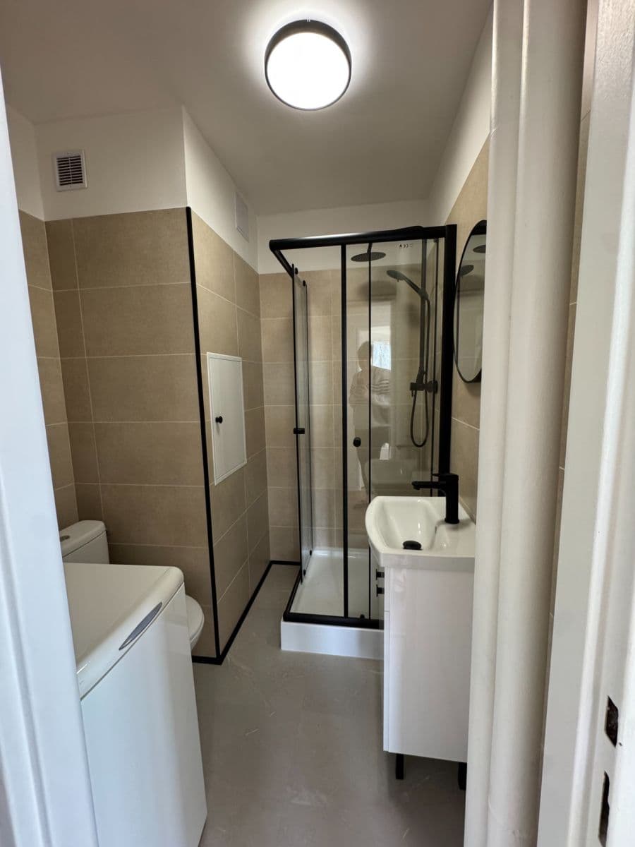 Prenájom bytu 3-izbový 43 m², Evropská, Praha, Praha Prenájom bytu 3-izbový 43 m², Evropská, Praha, Praha