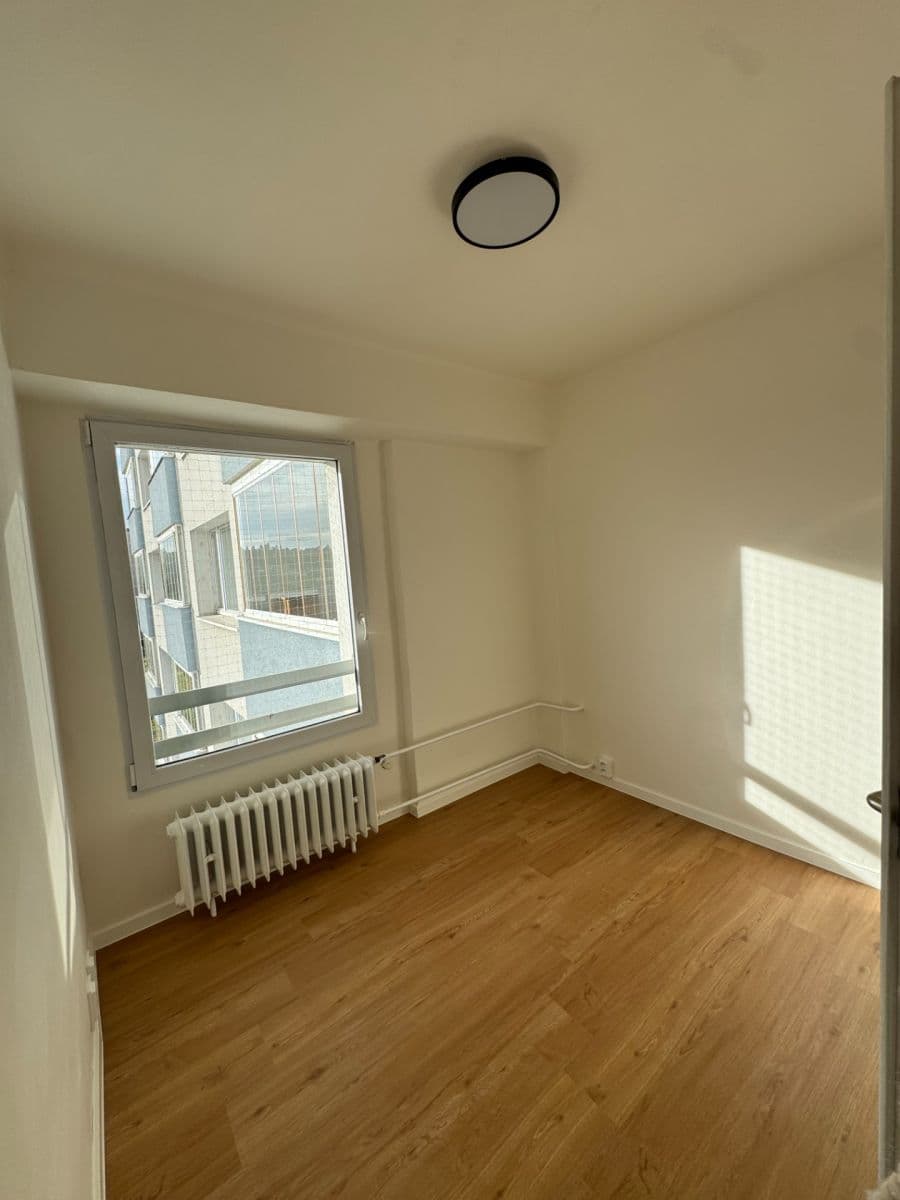 Prenájom bytu 3-izbový 43 m², Evropská, Praha, Praha Prenájom bytu 3-izbový 43 m², Evropská, Praha, Praha
