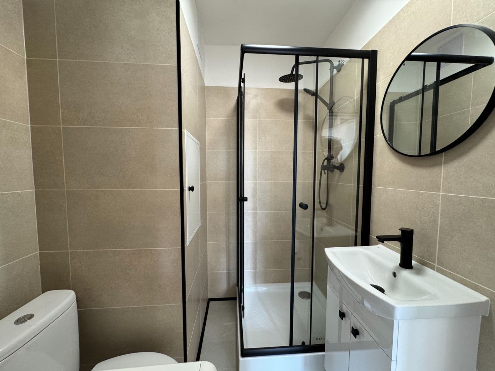 Prenájom bytu 3-izbový 43 m², Evropská, Praha, Praha Prenájom bytu 3-izbový 43 m², Evropská, Praha, Praha