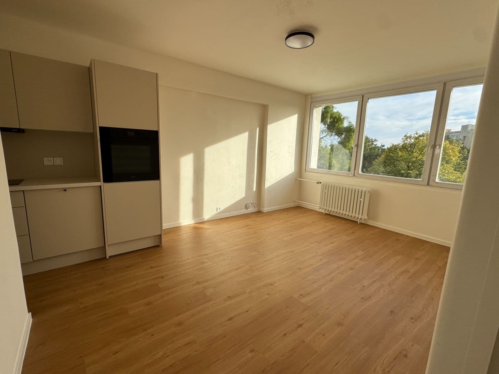 Prenájom bytu 3-izbový 43 m², Evropská, Praha, Praha Prenájom bytu 3-izbový 43 m², Evropská, Praha, Praha