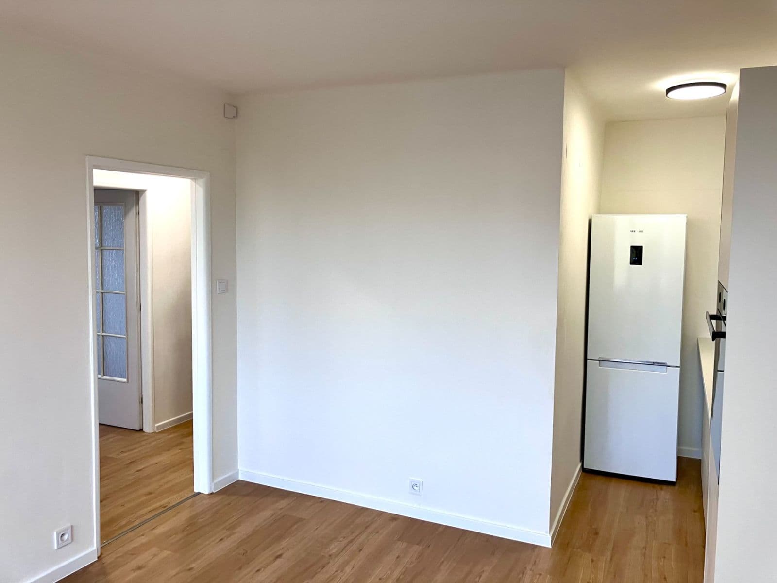 Prenájom bytu 3-izbový 43 m², Evropská, Praha, Praha Prenájom bytu 3-izbový 43 m², Evropská, Praha, Praha