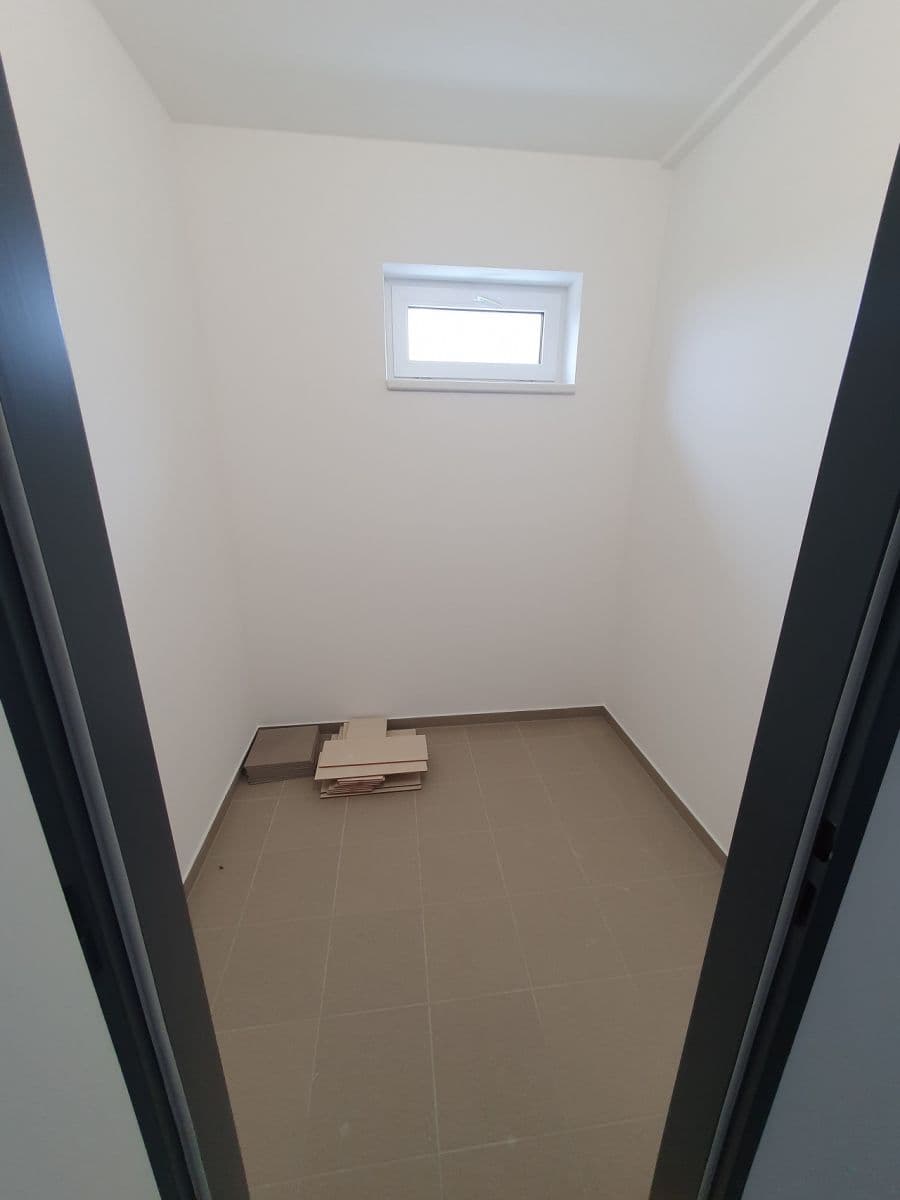 Prenájom bytu 2-izbový 59 m², U Parketárny, Unhošť, Středočeský kraj Prenájom bytu 2-izbový 59 m², U Parketárny, Unhošť, Středočeský kraj