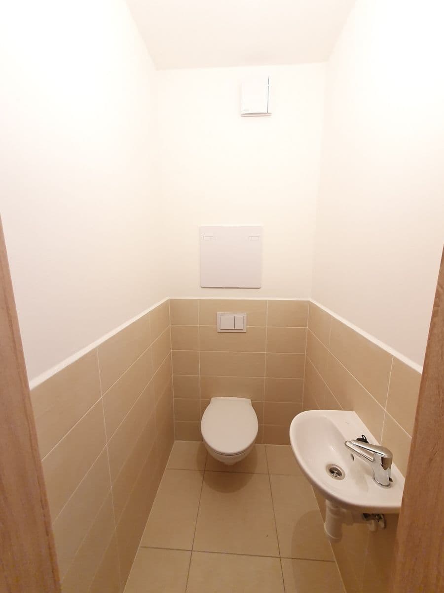 Prenájom bytu 2-izbový 59 m², U Parketárny, Unhošť, Středočeský kraj Prenájom bytu 2-izbový 59 m², U Parketárny, Unhošť, Středočeský kraj