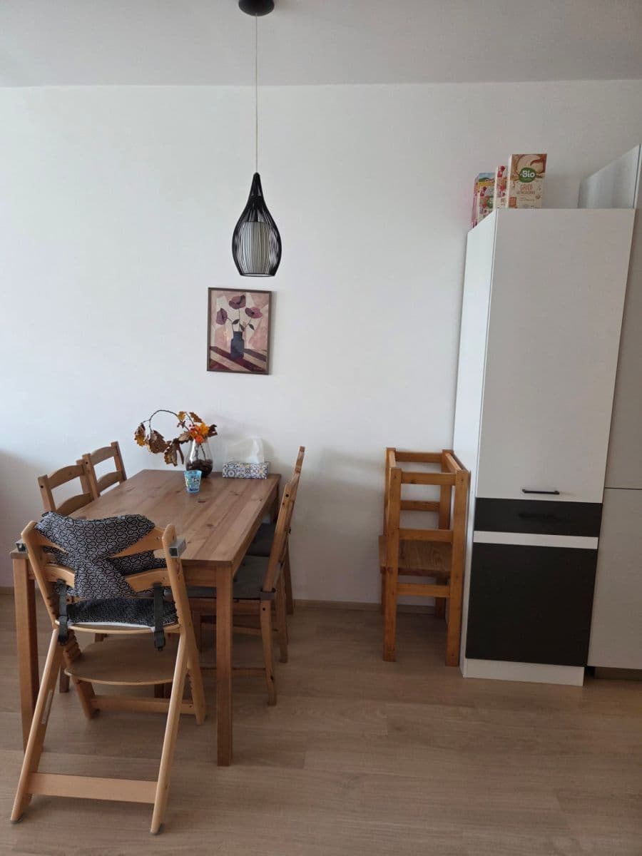 Prenájom bytu 2-izbový 59 m², U Parketárny, Unhošť, Středočeský kraj Prenájom bytu 2-izbový 59 m², U Parketárny, Unhošť, Středočeský kraj