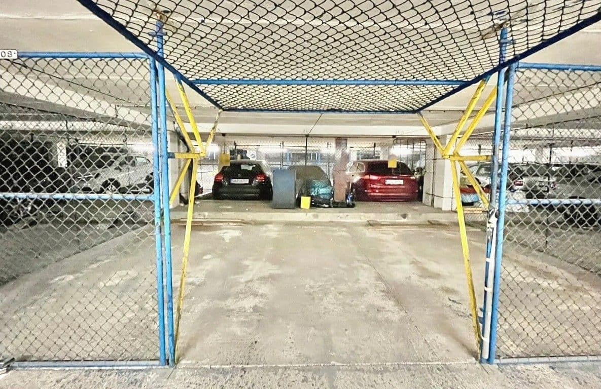 Prenájom garáže 12 m², Milevská, Praha, Praha Prenájom garáže 12 m², Milevská, Praha, Praha