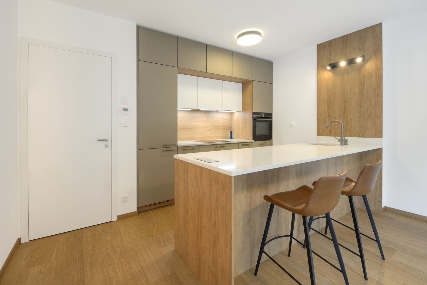 Prenájom bytu 2-izbový 58 m², U Sluncové, Praha, Praha Prenájom bytu 2-izbový 58 m², U Sluncové, Praha, Praha