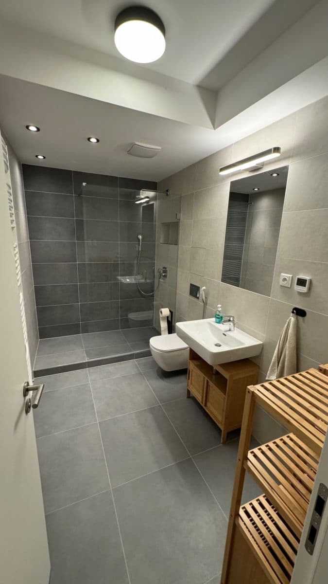 Prenájom bytu 2-izbový 58 m², U Sluncové, Praha, Praha Prenájom bytu 2-izbový 58 m², U Sluncové, Praha, Praha