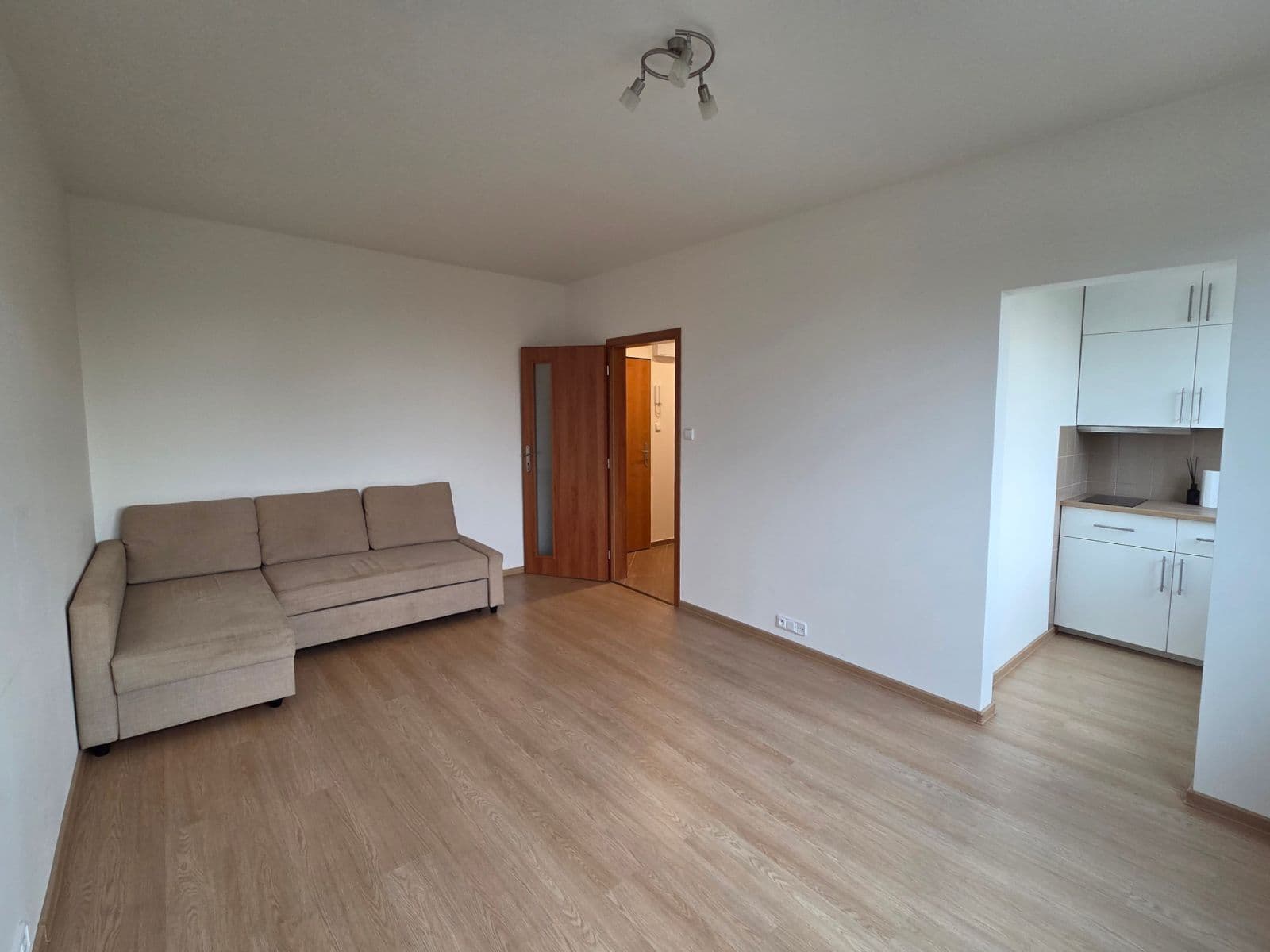 Prenájom bytu 1-izbový 29 m², Krynická, Praha, Praha Prenájom bytu 1-izbový 29 m², Krynická, Praha, Praha