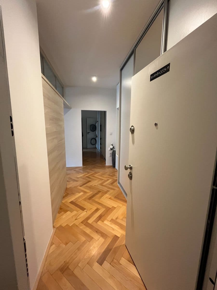Prenájom bytu 2-izbový 65 m², Kolátorova, Praha, Praha Prenájom bytu 2-izbový 65 m², Kolátorova, Praha, Praha