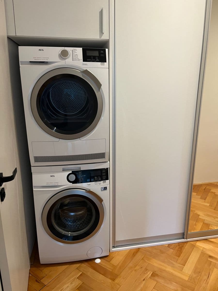 Prenájom bytu 2-izbový 65 m², Kolátorova, Praha, Praha Prenájom bytu 2-izbový 65 m², Kolátorova, Praha, Praha