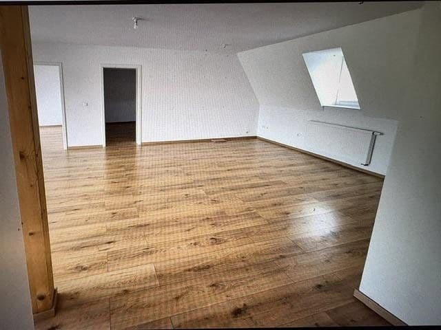 Prenájom bytu 3-izbový 107 m², Ochsenfurt, Bavorsko Prenájom bytu 3-izbový 107 m², Ochsenfurt, Bavorsko