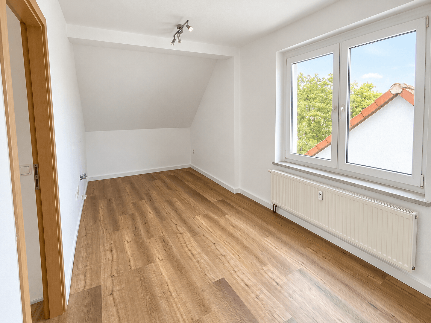 Prenájom bytu 3-izbový 70 m², Langenbernsdorf, Sasko Prenájom bytu 3-izbový 70 m², Langenbernsdorf, Sasko