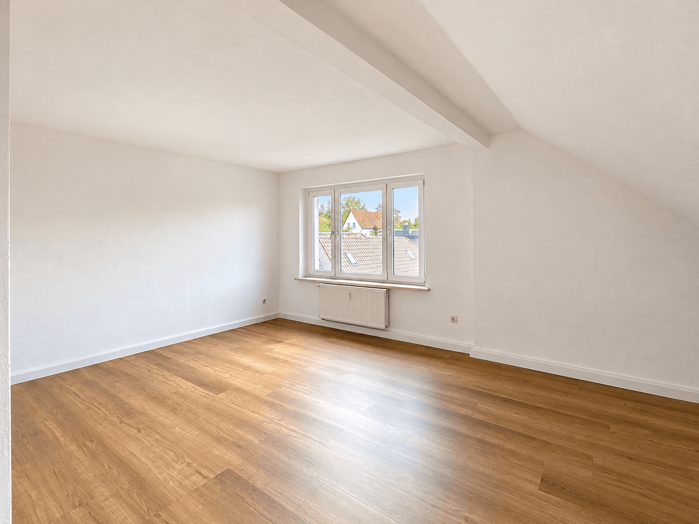 Prenájom bytu 3-izbový 70 m², Langenbernsdorf, Sasko Prenájom bytu 3-izbový 70 m², Langenbernsdorf, Sasko