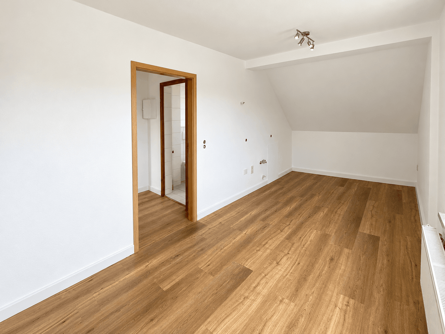 Prenájom bytu 3-izbový 70 m², Langenbernsdorf, Sasko Prenájom bytu 3-izbový 70 m², Langenbernsdorf, Sasko