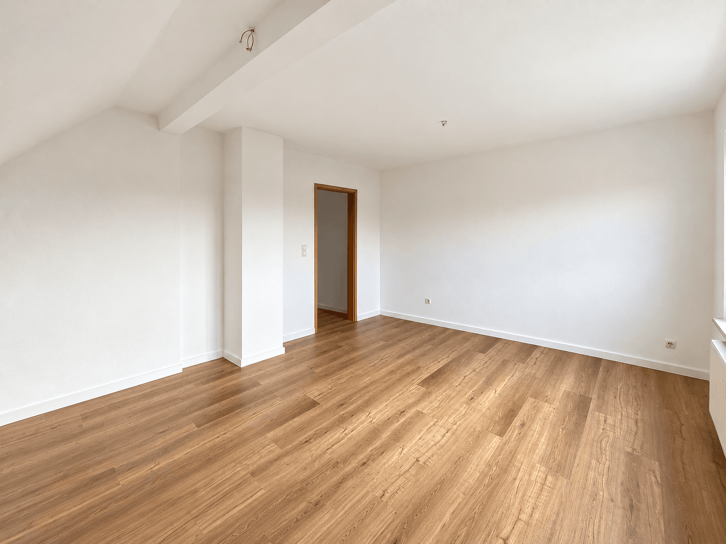 Prenájom bytu 3-izbový 70 m², Langenbernsdorf, Sasko Prenájom bytu 3-izbový 70 m², Langenbernsdorf, Sasko