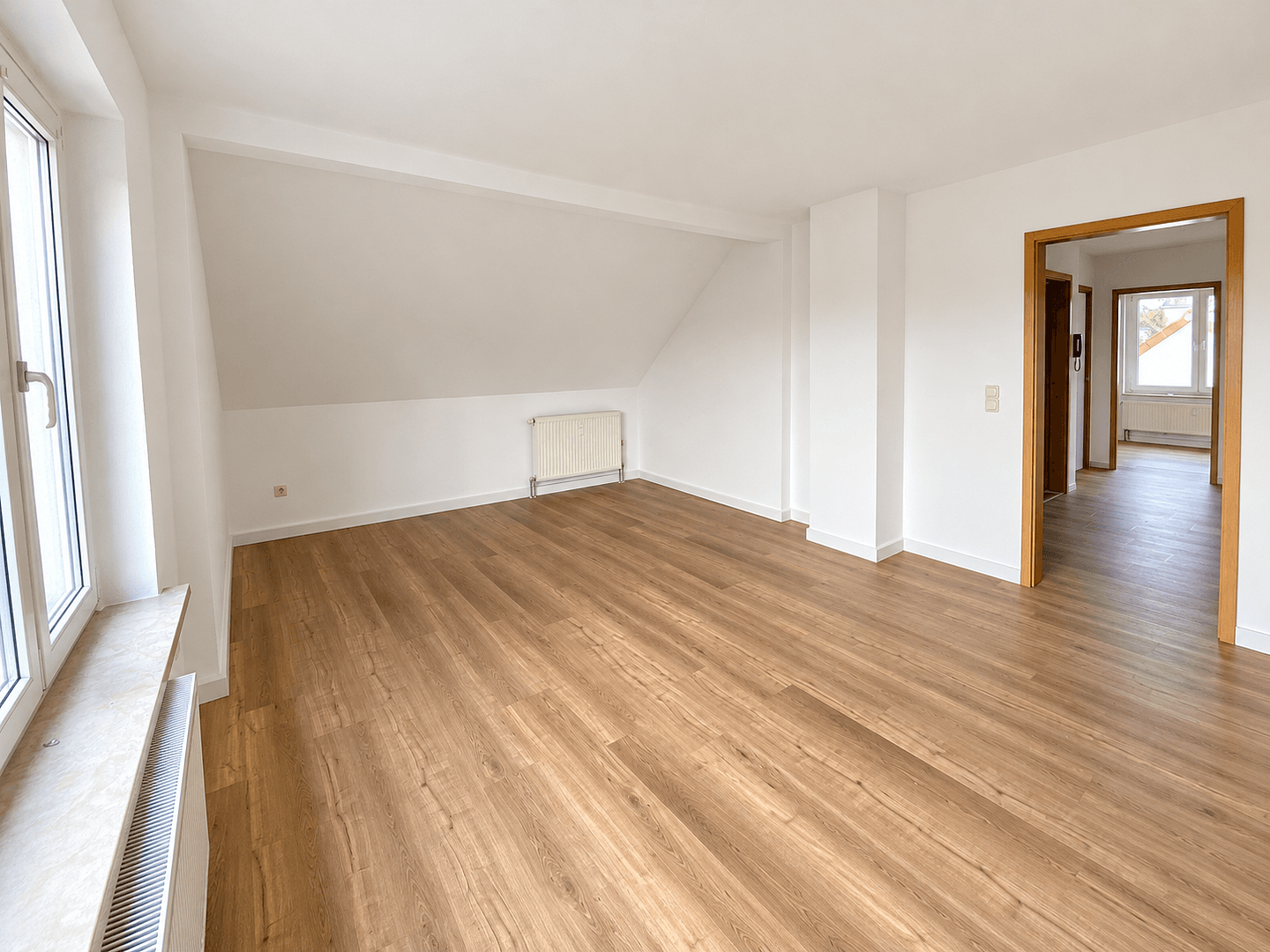 Prenájom bytu 3-izbový 70 m², Langenbernsdorf, Sasko Prenájom bytu 3-izbový 70 m², Langenbernsdorf, Sasko