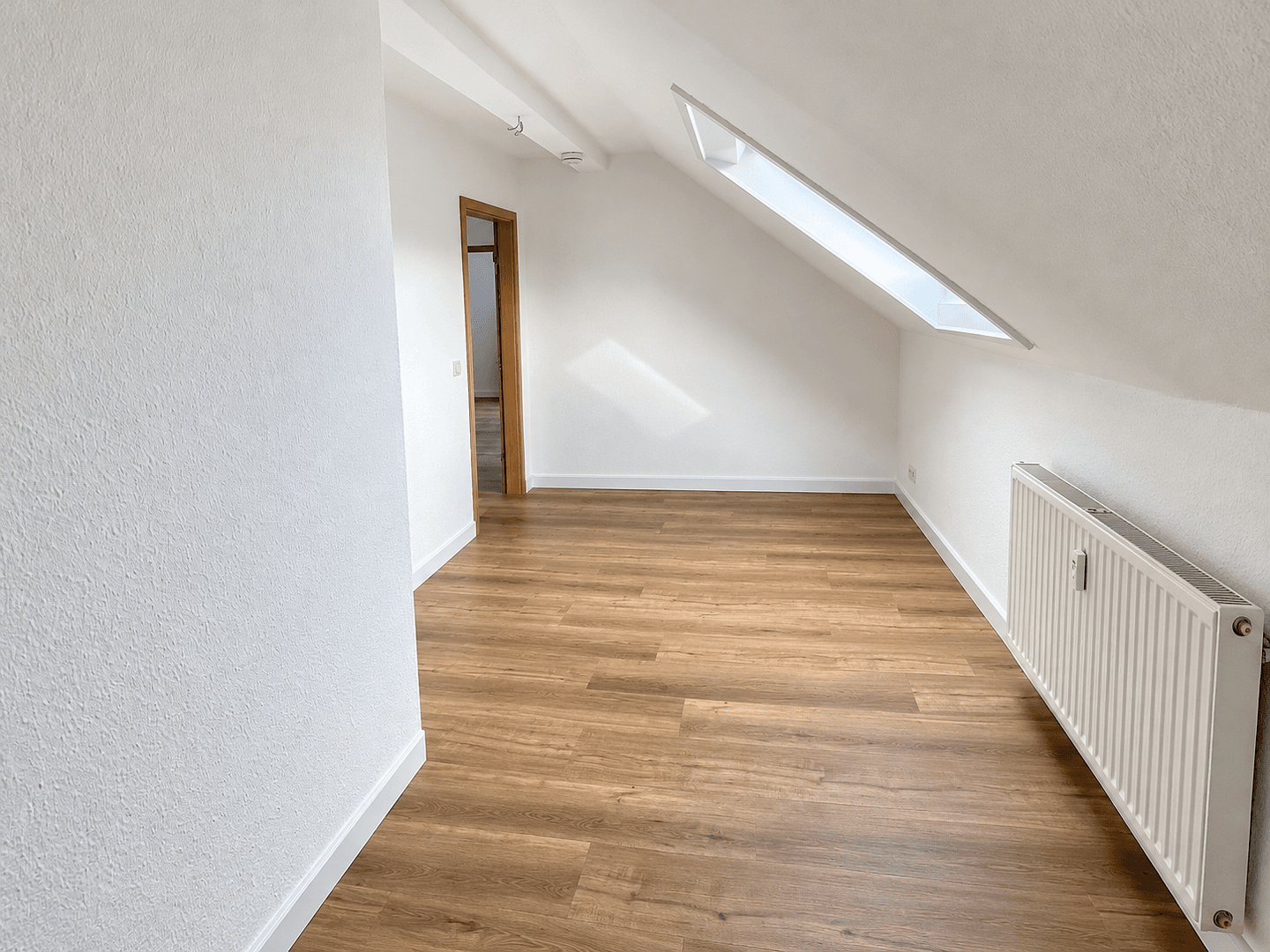 Prenájom bytu 3-izbový 70 m², Langenbernsdorf, Sasko Prenájom bytu 3-izbový 70 m², Langenbernsdorf, Sasko