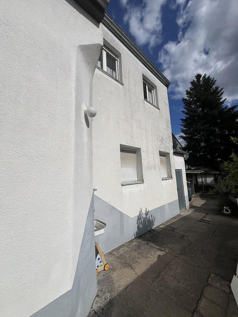 Predaj domu 132 m², pozemok 358 m², Karlsruhe, Bádensko-Wurttembersko Predaj domu 132 m², pozemok 358 m², Karlsruhe, Bádensko-Wurttembersko