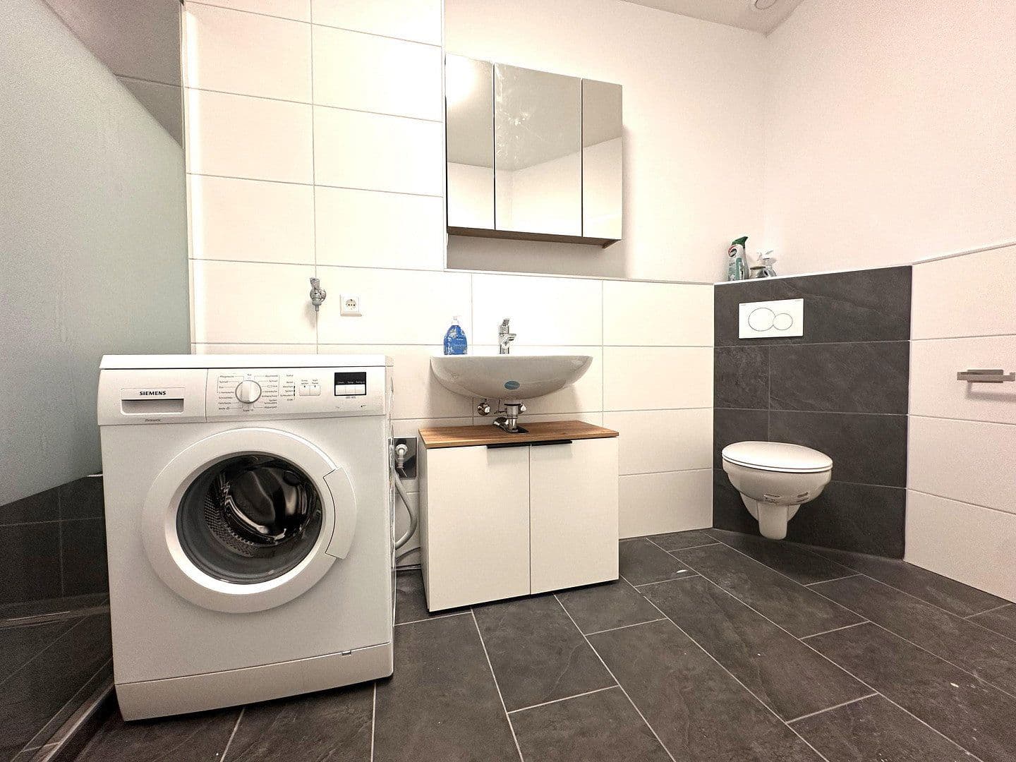 Prenájom bytu 3-izbový 66 m², Bahnhofstraße 1, Sindelfingen, Bádensko-Wurttembersko Prenájom bytu 3-izbový 66 m², Bahnhofstraße 1, Sindelfingen, Bádensko-Wurttembersko