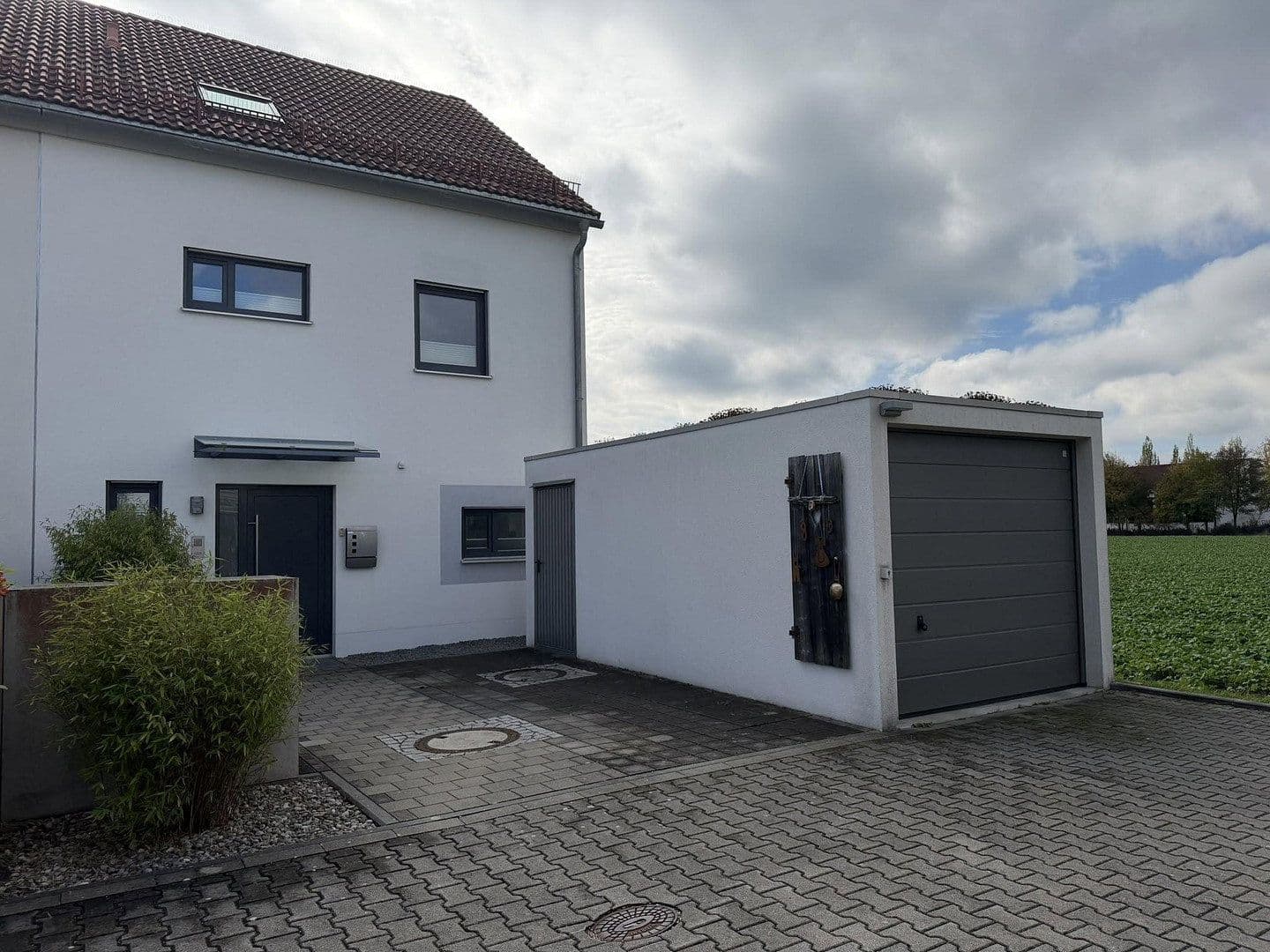 Predaj domu 141 m², pozemok 228 m², Oberschleißheim, Bavorsko Predaj domu 141 m², pozemok 228 m², Oberschleißheim, Bavorsko