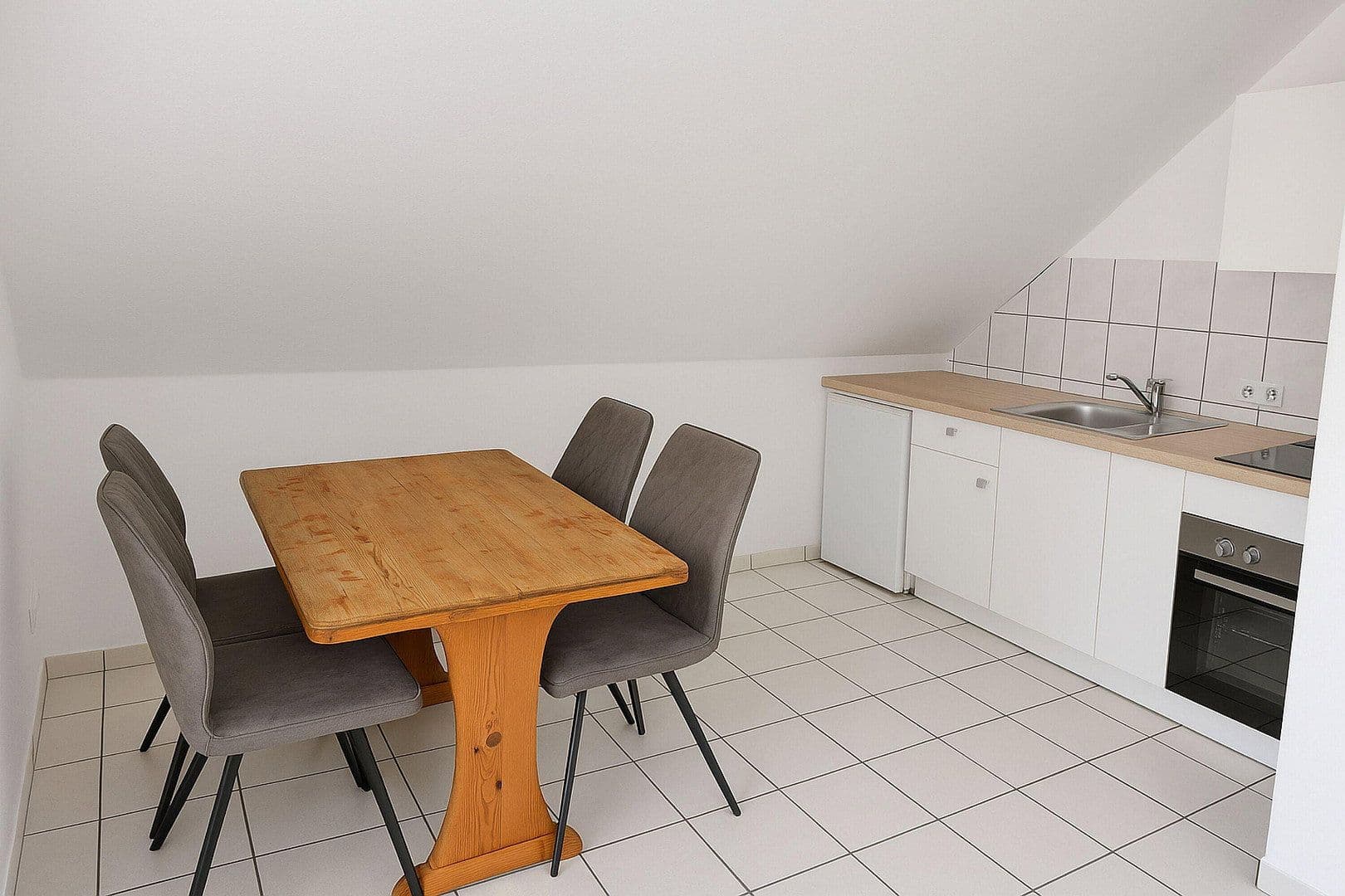 Prenájom bytu 3-izbový 100 m², Brundelstraße 20, Bochum, Severné Porýnie - Westfálsko Prenájom bytu 3-izbový 100 m², Brundelstraße 20, Bochum, Severné Porýnie - Westfálsko