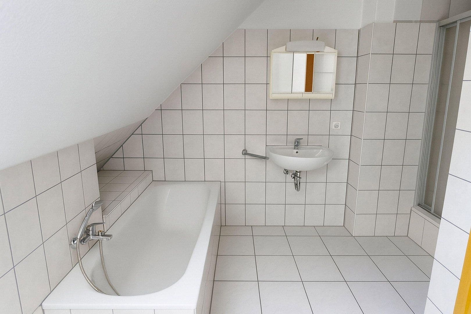 Prenájom bytu 3-izbový 100 m², Brundelstraße 20, Bochum, Severné Porýnie - Westfálsko Prenájom bytu 3-izbový 100 m², Brundelstraße 20, Bochum, Severné Porýnie - Westfálsko